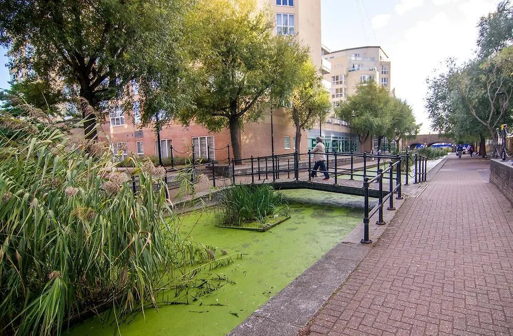 Hotel Apartment Wharf Water Gardens Londres